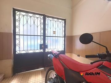 PH 4 ambientes al frente con garage, patio y terraza en Villa Urquiza. Sin expensas-Unico en su zona