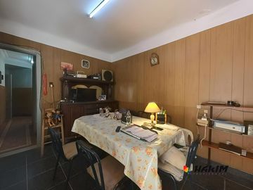 PH 4 ambientes al frente con garage, patio y terraza en Villa Urquiza. Sin expensas-Unico en su zona