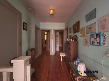 PH 4 ambientes al frente con garage, patio y terraza en Villa Urquiza. Sin expensas-Unico en su zona