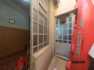 PH 4 ambientes al frente con garage, patio y terraza en Villa Urquiza. Sin expensas-Unico en su zona