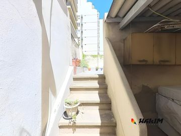 PH 4 ambientes al frente con garage, patio y terraza en Villa Urquiza. Sin expensas-Unico en su zona