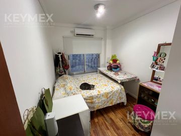 PH 4 AMB. EN 3 PLANTAS, TERRAZA CON PARRILLA, RECICLADO A NUEVO.