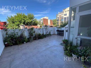 PH 4 AMB. EN 3 PLANTAS, TERRAZA CON PARRILLA, RECICLADO A NUEVO.