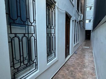 PH 4 AMB. EN 3 PLANTAS, TERRAZA CON PARRILLA, RECICLADO A NUEVO.