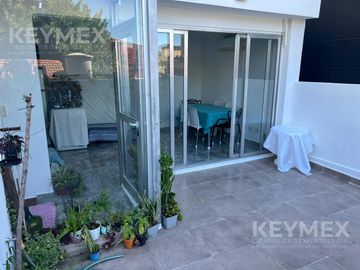 PH 4 AMB. EN 3 PLANTAS, TERRAZA CON PARRILLA, RECICLADO A NUEVO.