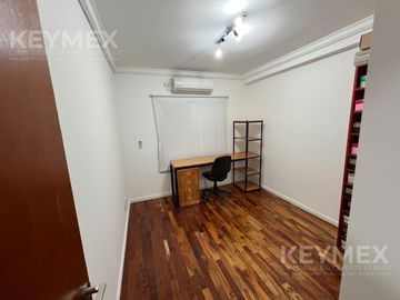 PH 4 AMB. EN 3 PLANTAS, TERRAZA CON PARRILLA, RECICLADO A NUEVO.