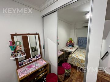 PH 4 AMB. EN 3 PLANTAS, TERRAZA CON PARRILLA, RECICLADO A NUEVO.