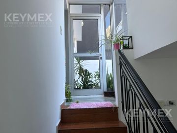 PH 4 AMB. EN 3 PLANTAS, TERRAZA CON PARRILLA, RECICLADO A NUEVO.