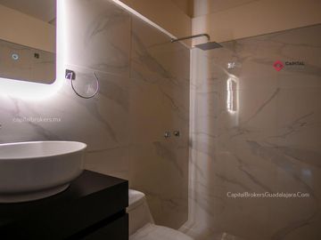 Casa en VENTA Remodelada a 7 min de Plaza Patria, Lomas de Atemajac