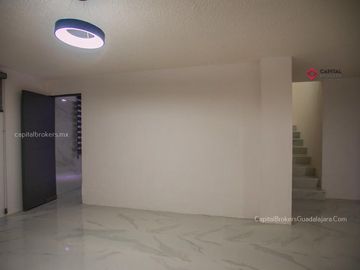 Casa en VENTA Remodelada a 7 min de Plaza Patria, Lomas de Atemajac