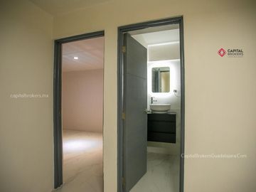 Casa en VENTA Remodelada a 7 min de Plaza Patria, Lomas de Atemajac