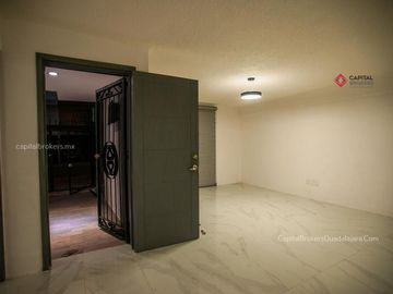 Casa en VENTA Remodelada a 7 min de Plaza Patria, Lomas de Atemajac