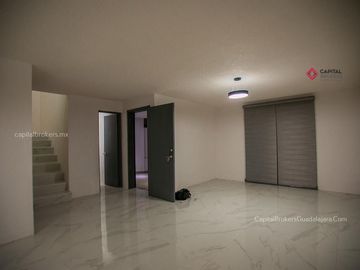 Casa en VENTA Remodelada a 7 min de Plaza Patria, Lomas de Atemajac