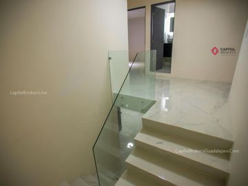 Casa en VENTA Remodelada a 7 min de Plaza Patria, Lomas de Atemajac