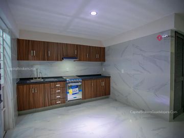 Casa en VENTA Remodelada a 7 min de Plaza Patria, Lomas de Atemajac