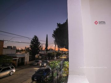 Casa en VENTA Remodelada a 7 min de Plaza Patria, Lomas de Atemajac