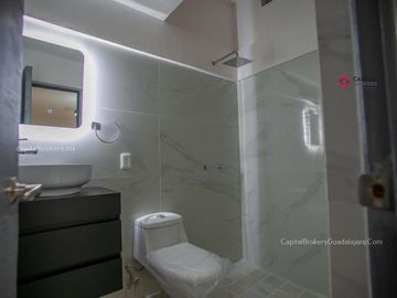 Casa en VENTA Remodelada a 7 min de Plaza Patria, Lomas de Atemajac