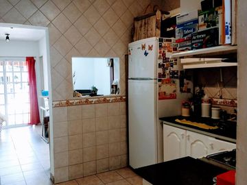 Duplex con parque y cochera en venta- Ituzaingó Norte