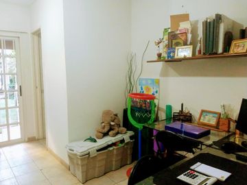 Duplex con parque y cochera en venta- Ituzaingó Norte