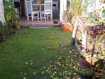 Duplex con parque y cochera en venta- Ituzaingó Norte
