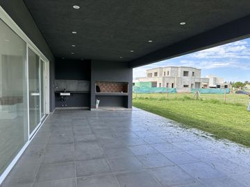 Casa en venta Barrio San Simon Canning