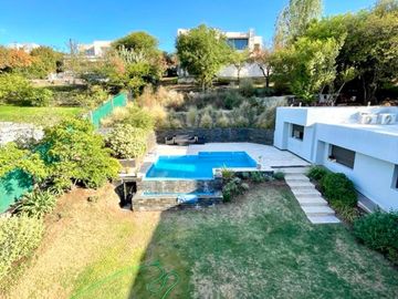 4 Dormitorios - 1 Planta - Calef.Centr - 450Mts2 Cubiertos