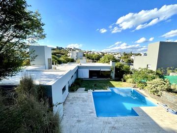4 Dormitorios - 1 Planta - Calef.Centr - 450Mts2 Cubiertos