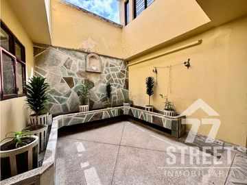 CASA EN VENTA EN CIUDAD JARDN POR EL HOTEL SAN MARTN