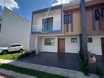VENTA DE CASA EN LA ANTIGUA CEMENTERA, EN PUEBLA, TRES RECAMARAS