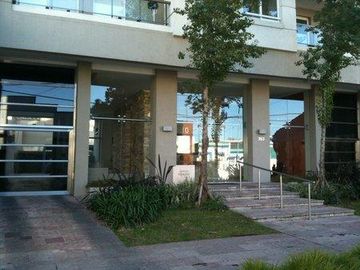 Departamento de dos amb con cochera