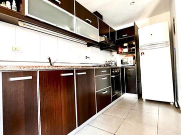 Departamento de dos amb con cochera