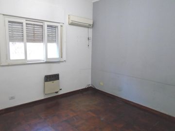 VENTA CASA 4 AMBIENTES EN OLIVOS