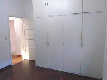 VENTA CASA 4 AMBIENTES EN OLIVOS
