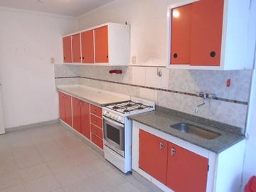 VENTA CASA 4 AMBIENTES EN OLIVOS