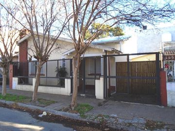 VENTA CASA 4 AMBIENTES EN OLIVOS