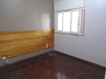VENTA CASA 4 AMBIENTES EN OLIVOS