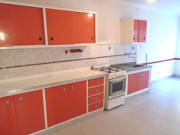VENTA CASA 4 AMBIENTES EN OLIVOS