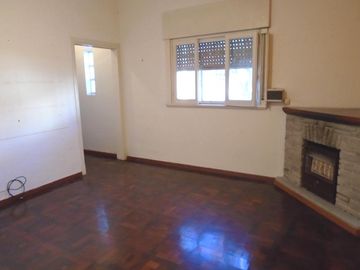 VENTA CASA 4 AMBIENTES EN OLIVOS
