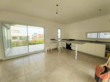 Casa en venta en Pilar del Este - Casas del Este