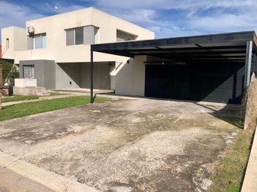 Casa en venta en Pilar del Este - Casas del Este