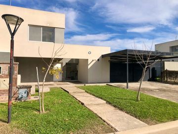Casa en venta en Pilar del Este - Casas del Este