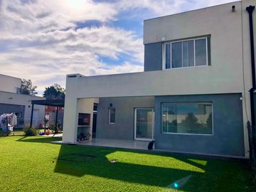 Casa en venta en Pilar del Este - Casas del Este