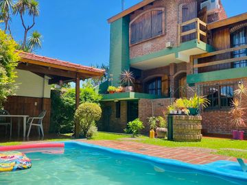 Casa en Venta Castelar Norte Apto crédito 4 ambientes con parque