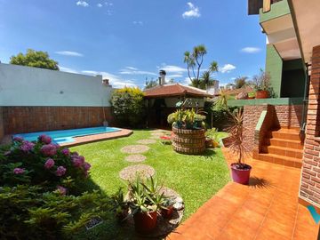 Casa en Venta Castelar Norte Apto crédito 4 ambientes con parque