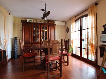 Casa en Venta Castelar Norte Apto crédito 4 ambientes con parque