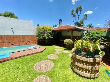 Casa en Venta Castelar Norte Apto crédito 4 ambientes con parque