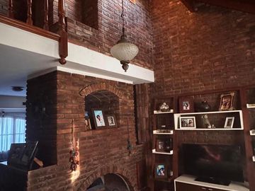 Casa en Venta Castelar Norte Apto crédito 4 ambientes con parque