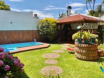 Casa en Venta Castelar Norte Apto crédito 4 ambientes con parque