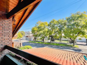 Casa en Venta Castelar Norte Apto crédito 4 ambientes con parque