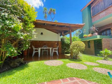 Casa en Venta Castelar Norte Apto crédito 4 ambientes con parque